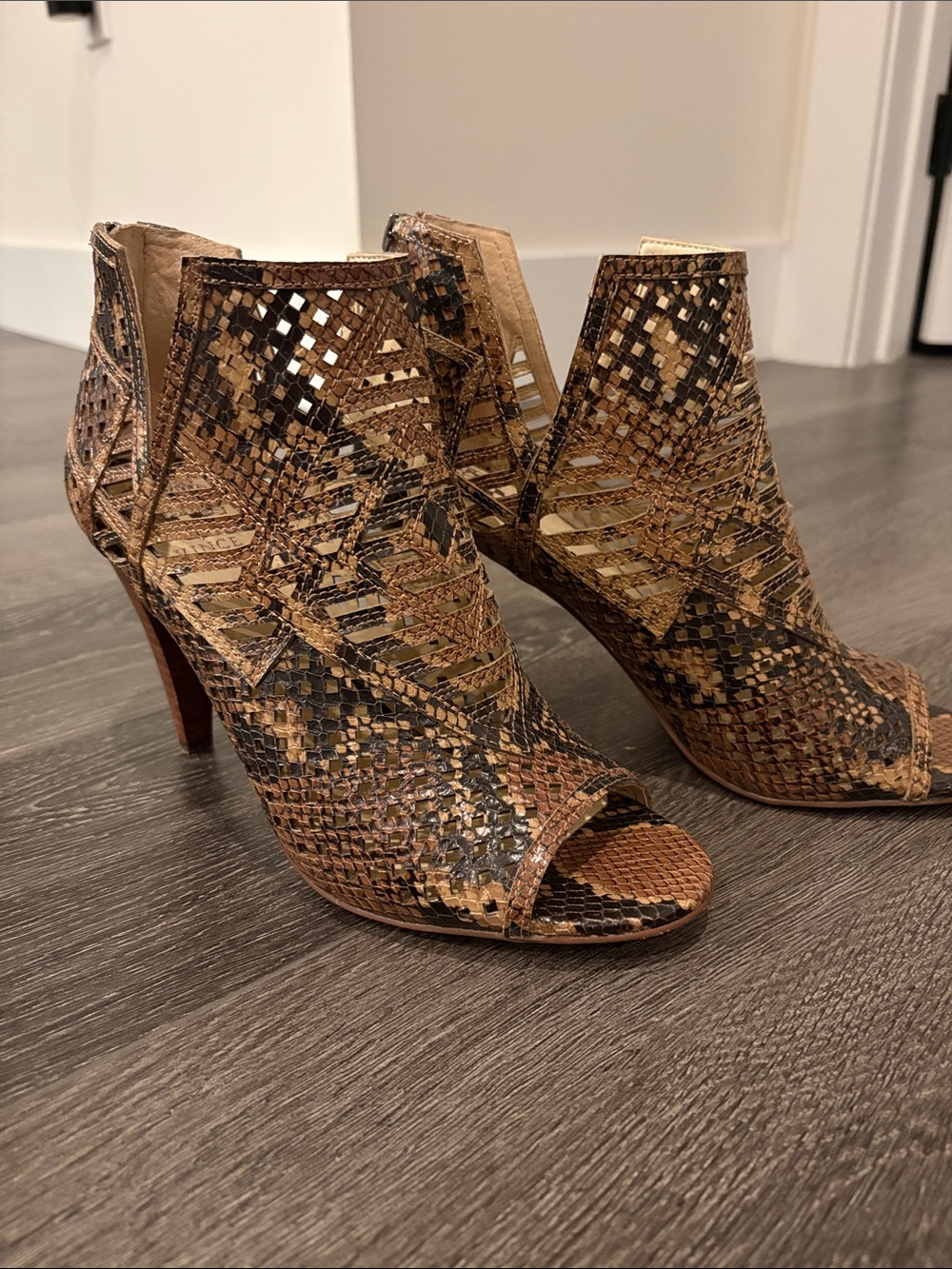 Vince Camuto size 9m